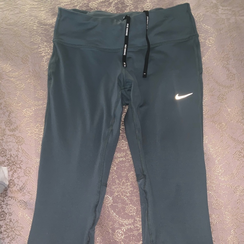 Nike cropped leggings